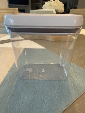 OXO Food Storage Container with White POP LID